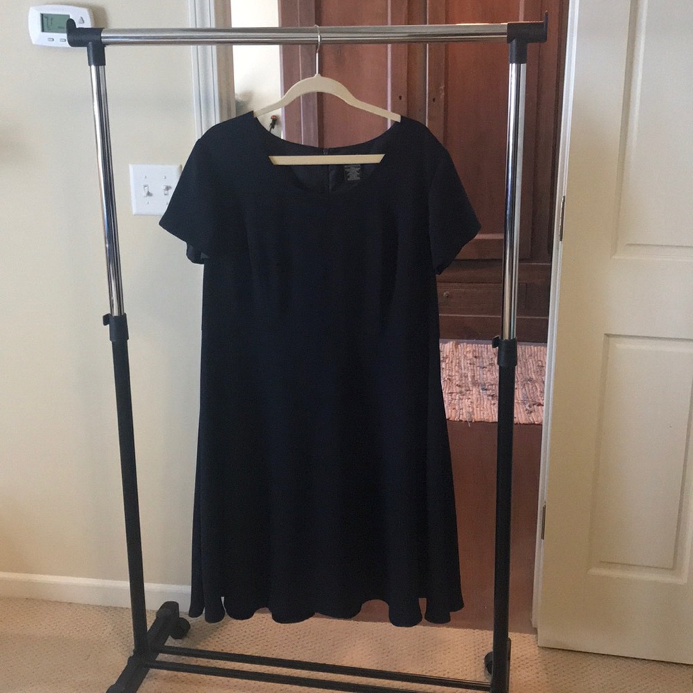 Short sleeve, navy, silk lined, skater dress. 20WP